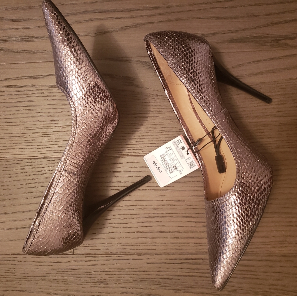 Heels - Picture 2 of 4